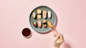 Vom Wasabi über Ingwer und Sojasoße – in Japan isst man Sushi ganz anders, als wir es gewohnt sind 