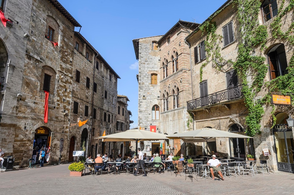 Piazza della Cisterna, San Gimignano