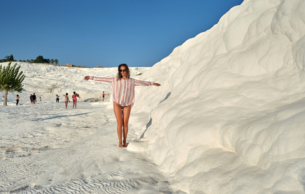 Die Salzterrassen von Pamukkale sind ein beliebtes Fotomotiv, das es ohne das „Tor zur Hölle“ nicht geben würde