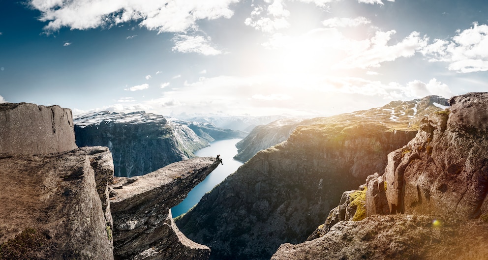 Von der Trolltunga in Norwegen aus werden oft beeindruckende Fotos gemacht