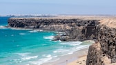 Fuerteventura: Sandstrand, türkises Meer und vulkanische Felsen