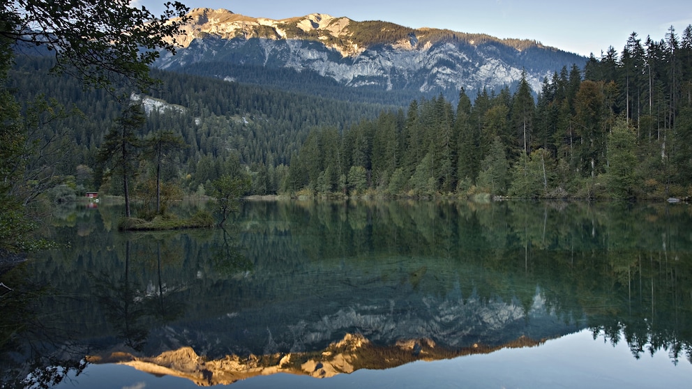 Der Crestasee ist einer der schönste Bergseen der Schweiz