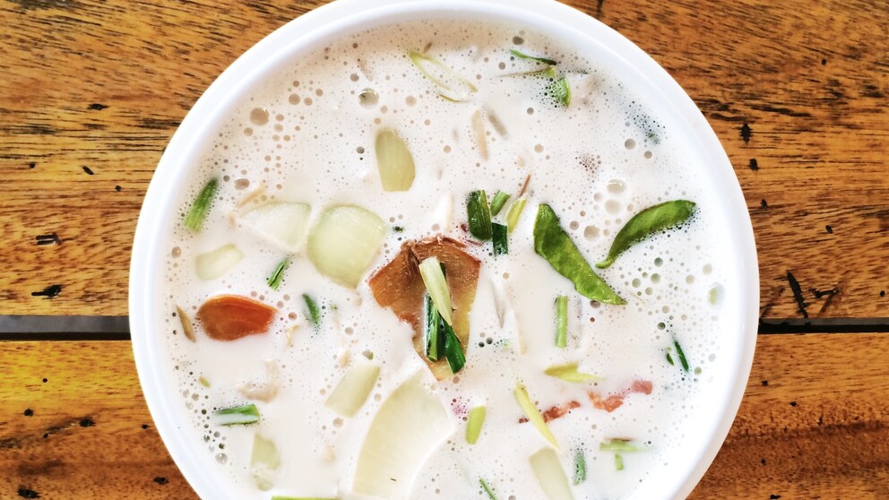 Viele kennen Tom Kha Gai als thailändische Hühner-Kokossuppe