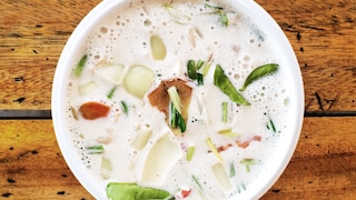 Viele kennen Tom Kha Gai als thailändische Hühner-Kokossuppe