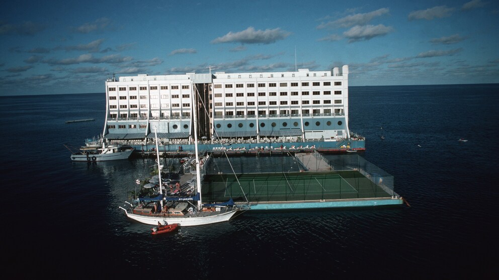 Barrier Reef Floating Resort