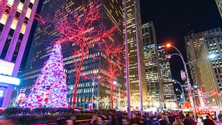 Fliegen Sie mit Condor nach New York und genießen Sie die besondere weihnachtliche Atmosphäre der Stadt.