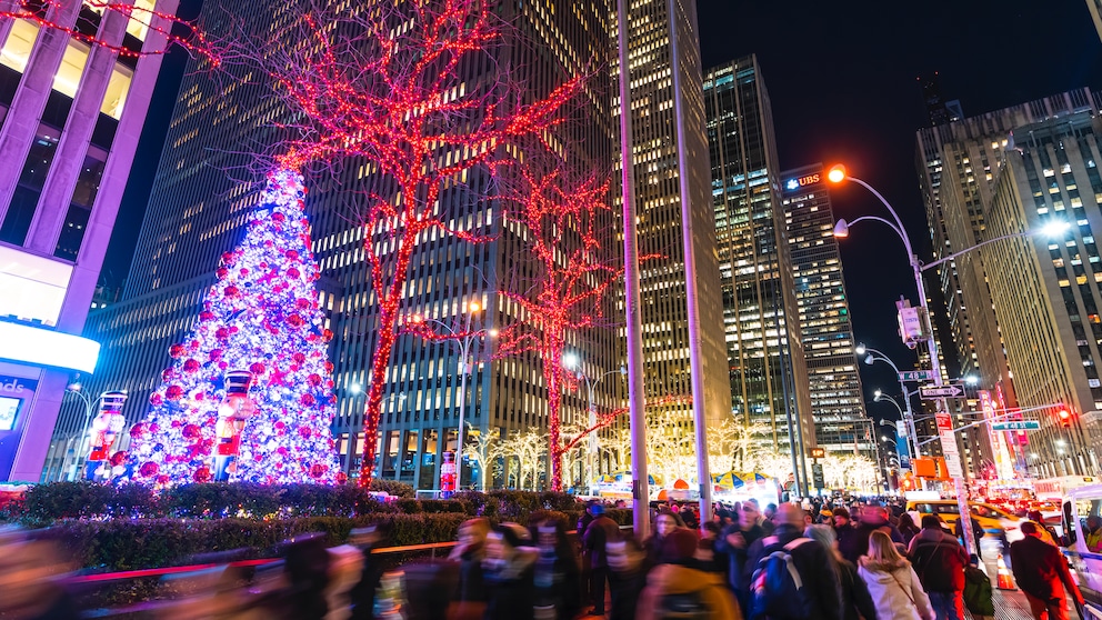 Fliegen Sie mit Condor nach New York und genießen Sie die besondere weihnachtliche Atmosphäre der Stadt.