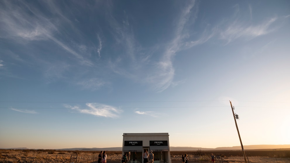 Neue Kunstinstallation in der Wüste von Texas: Der Prade Marfa Store