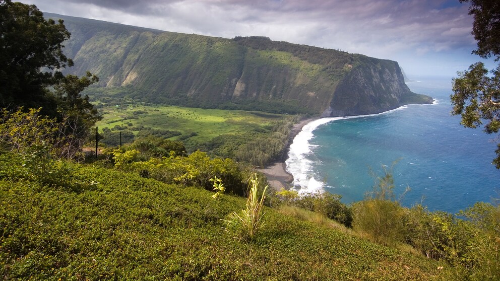 In diesem Tal auf Hawaii, dem Waipio Valley, hat kürzlich ein Fluss besondere Aufmerksamkeit erregt (Symbolfoto)