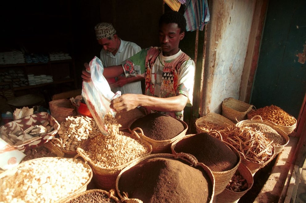 Vendors restocking spices