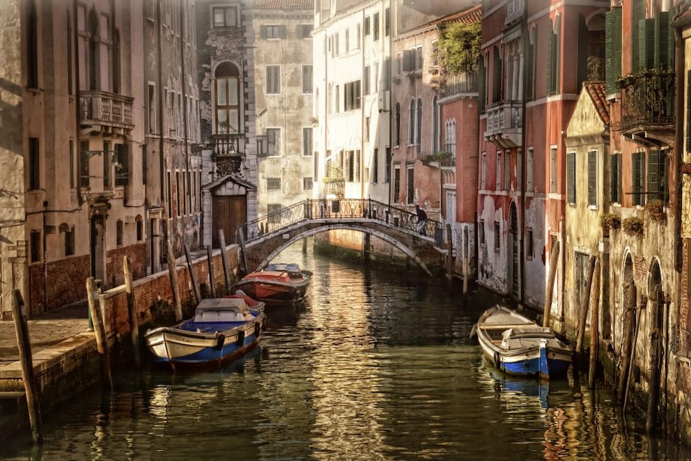 Ask the gondolier if he can take you through the side canals. It's much more romantic there!