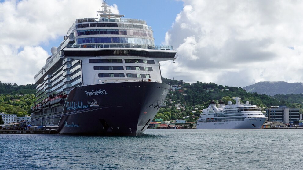 Kreuzfahrtschiff „Mein Schiff 2“ vor St. Lucia