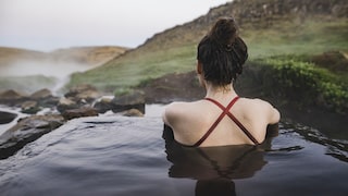 Eine der vielen Besonderheiten Islands: es gibt über 170 Thermalquellen, in denen man als Tourist baden kann