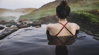 Eine der vielen Besonderheiten Islands: es gibt über 170 Thermalquellen, in denen man als Tourist baden kann