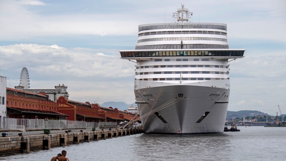 Das Kreuzfahrtschiff MSC Preziosa liegt vor Rio de Janeiro vor Anker, da es aktuell nicht weiterfahren darf