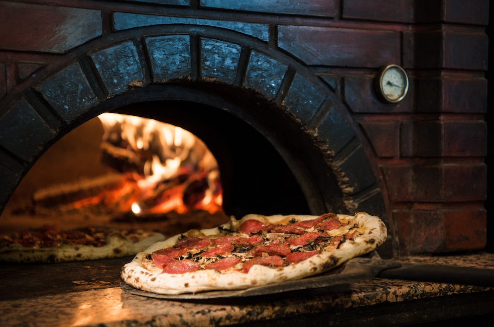 Eine Pizza in Rom sollte natürlich direkt aus dem Holzofen kommen – und nicht aus der Mikrowelle