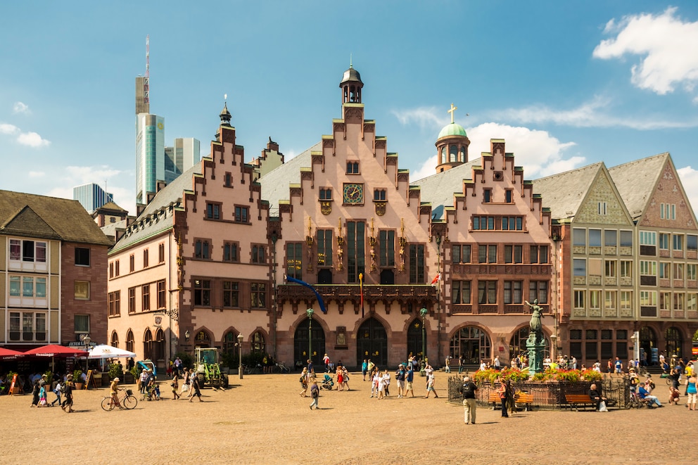 Rund um den Rathausplatz zeigt Frankfurt am Main sich von einer anderen Seite als die Skyline vermuten lässt
