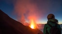 Auf der Insel Stromboli an der Nordküste Siziliens liegt einer der aktivsten Vulkane der Welt. Mutige Touristen können sogar Tagestrips zur Insel buchen und die Eruptionen mit eigenen Augen sehen.