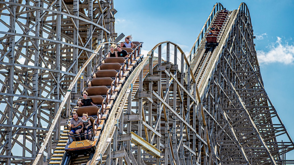 Die Achterbahn „Troy" im Toverland wird 15 Jahre alt – anlässlich des Jubiläums soll es eine Marathon-Fahrt geben