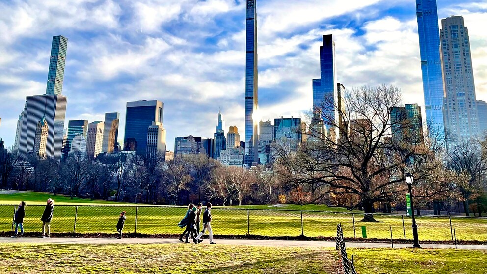 In der Mitte gut sichtbar ist der neue schmalste Wolkenkratzer der Welt, der „111 West 57th Street“
