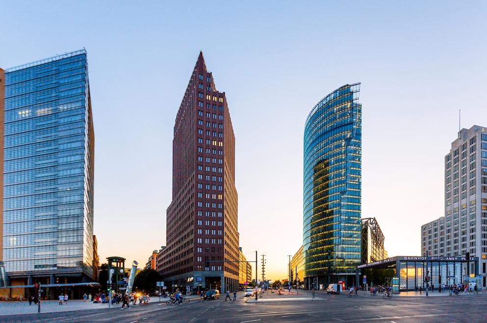 Der 100 Meter hohe Kollhoff-Tower (Bildmitte) bietet durch seine zentrale Lage einen perfekten Blick auf weite Teile Berlins