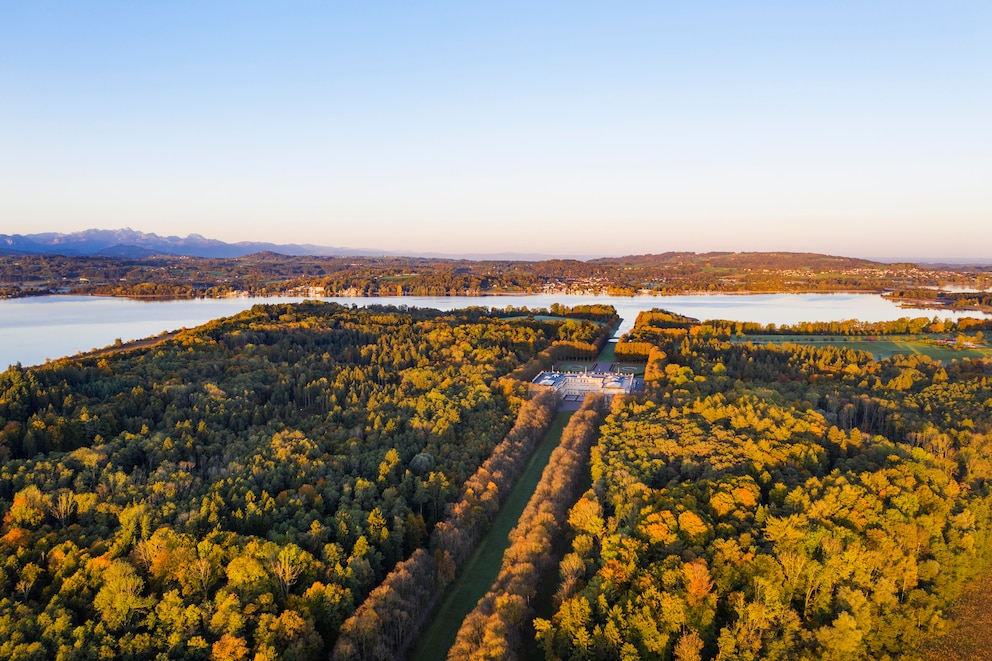 Das Schloss Herrenchiemsee im Chiemsee ist auf jeden Fall einen Ausflug wert