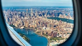 Blick auf New York aus dem Flieger – Infos zur Einreise in die USA