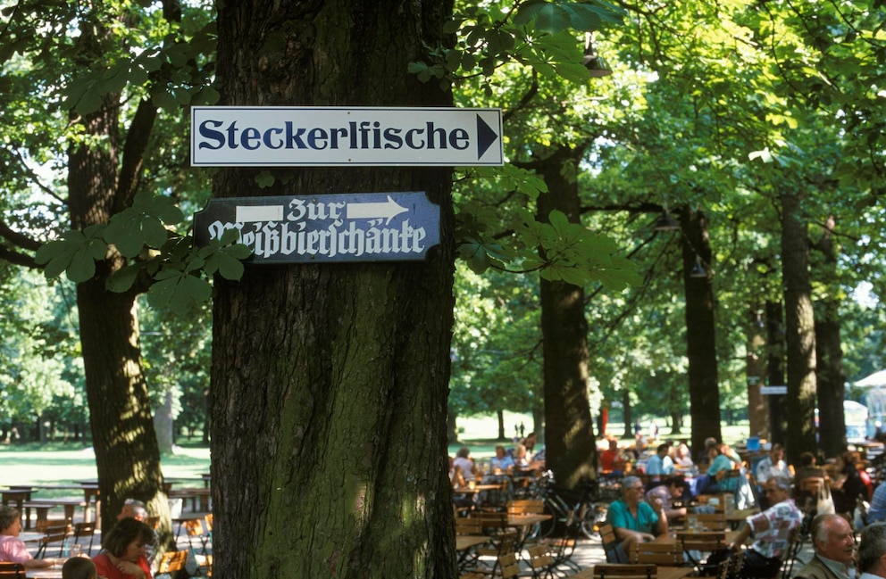 München Hirschgarten Biergarten Schild Steckerlfische