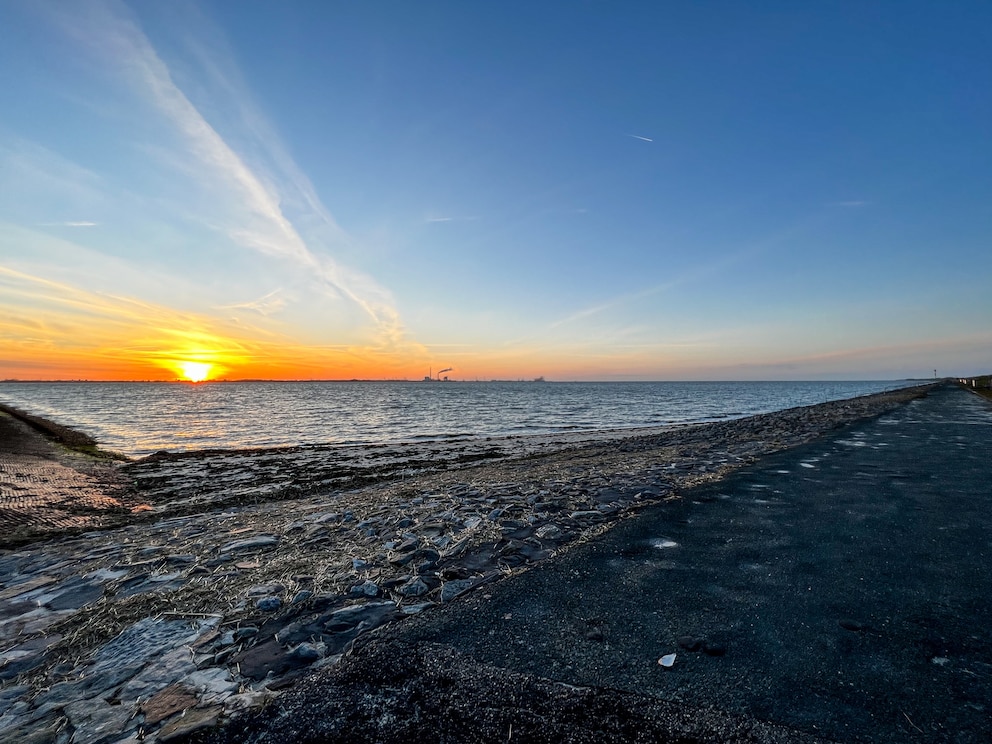 Der Sonnenuntergang bei Butjadingen 