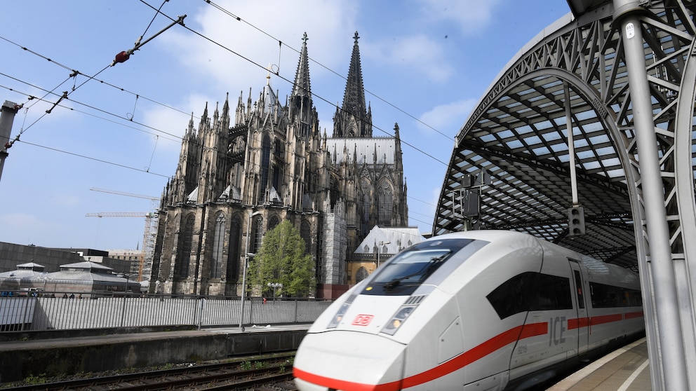 ICE vor Köln zu Verspätung bei der Deutschen Bahnn