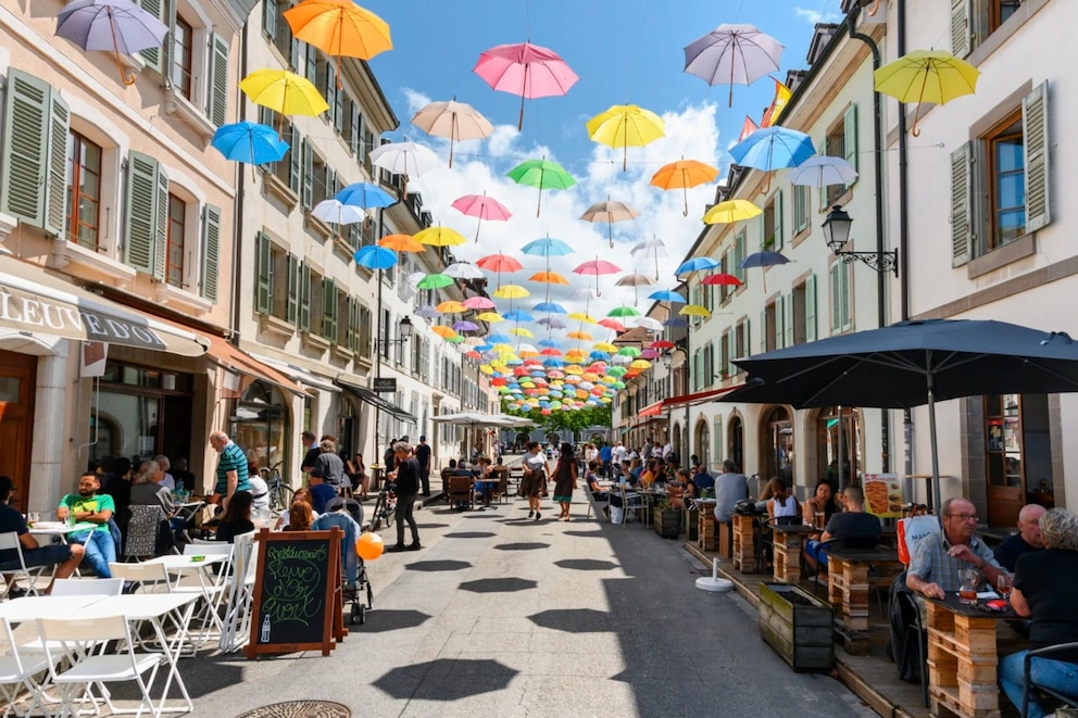 Nicht nur eine schöne Fotokulisse: Genfs Stadtteil Carouge begeistert durch kleine Straßen mit vielen Galerien, Geschäften und Cafés