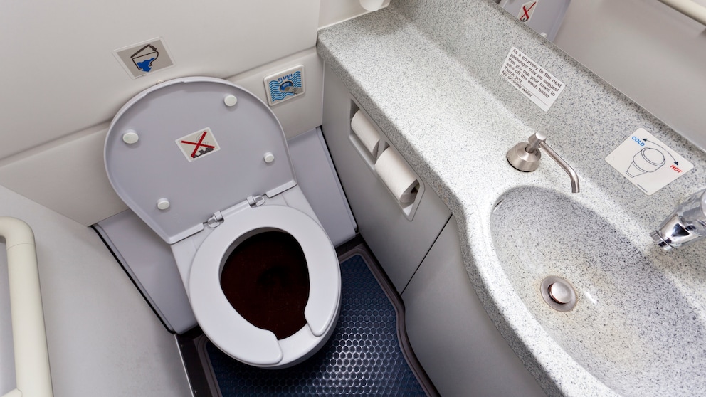 Toilettenpapier im Flugzeug