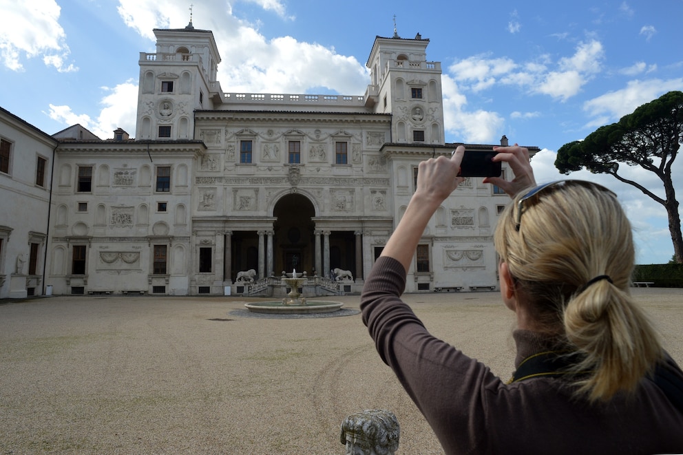 Swannanoa Palace