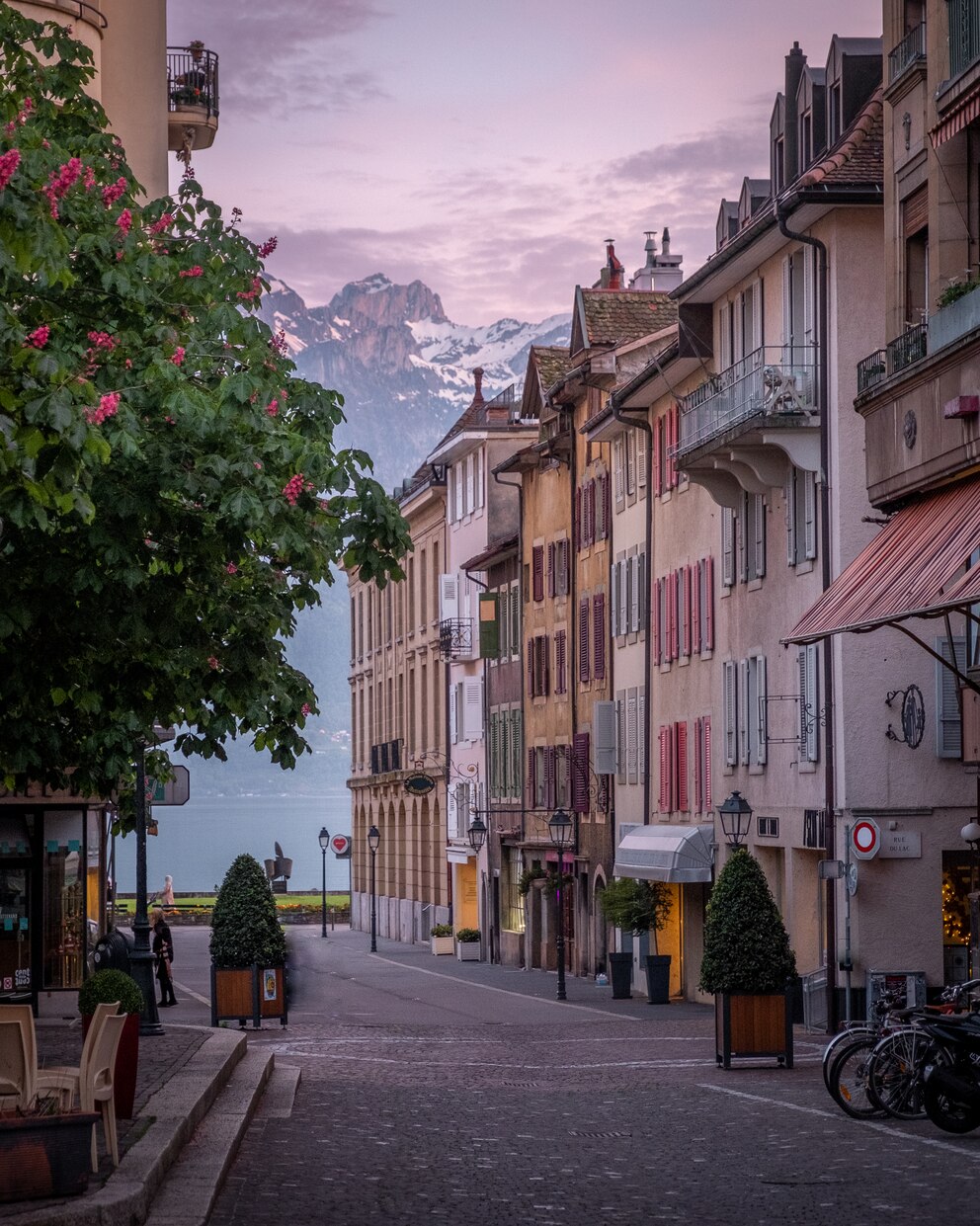 An jeder Ecke lohnt sich das Knipsen: Das Städtchen Vevey liegt direkt am Wasser und bietet einen atemberaubenden Blick auf die Berge