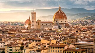 Blick bei Sonnenuntergang auf die Stadt Florenz in Italien