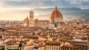 Blick bei Sonnenuntergang auf die Stadt Florenz in Italien