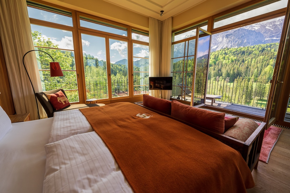 Blick in ein Hotelzimmer im Hotel Schloss Elmau.