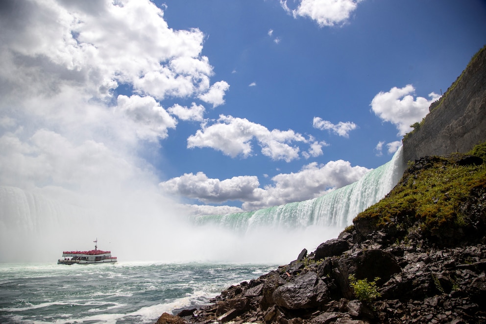 Der Blick von der neuen Aussichtsplattform des alten Kraftwerks an den Niagarafällen