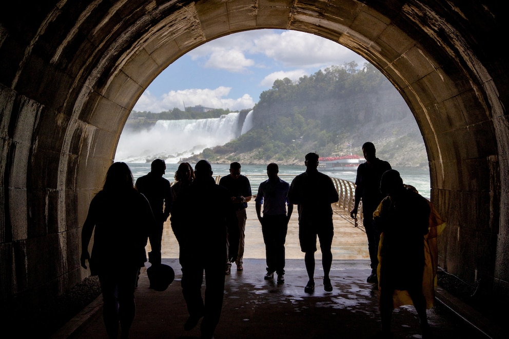 Am Ende des Tunnels wartet die neue Aussichtsplattform auf die Besucher