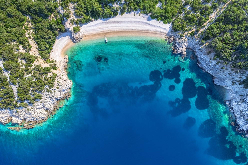 Lubenice beach auf der kroatischen Insel Cres