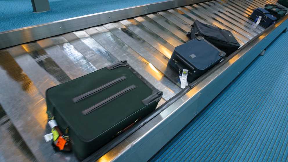 Koffer Gepäckband Flughafen