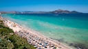 Blick auf den beliebten Strand Playa de Muro, der zu der Gemeinde Santa Margalida gehört