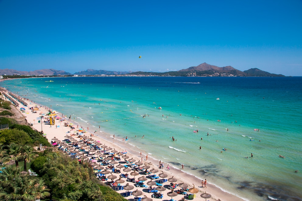 Blick auf den beliebten Strand Playa de Muro, der zu der Gemeinde Santa Margalida gehört