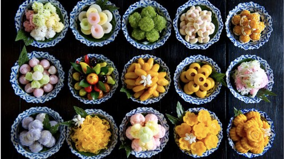 Farbenprächtig und stimmungsvoll dekoriert sind viele thailändische Speisen fast zu schön zum Essen.