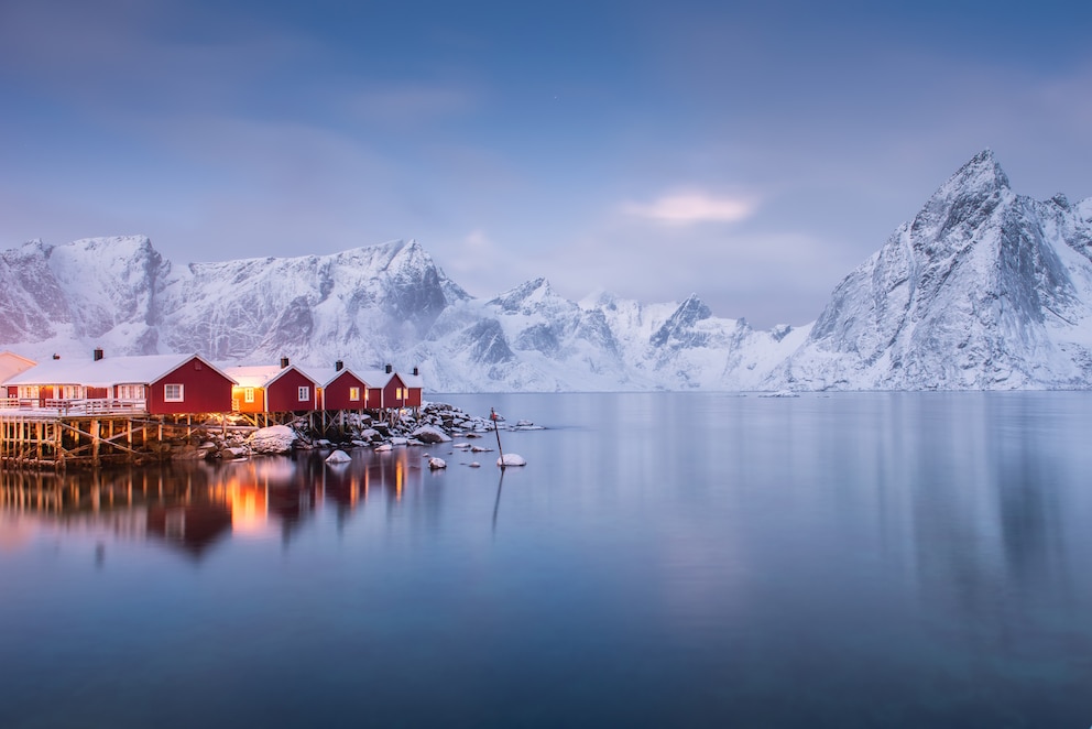 Winter im Fischerdorf Hamnøy, im  im norwegischen Landkreis Nordland 