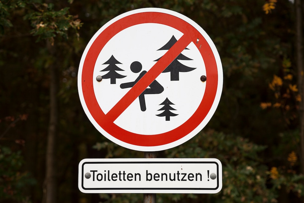 Pinkeln in den Wald ist verboten