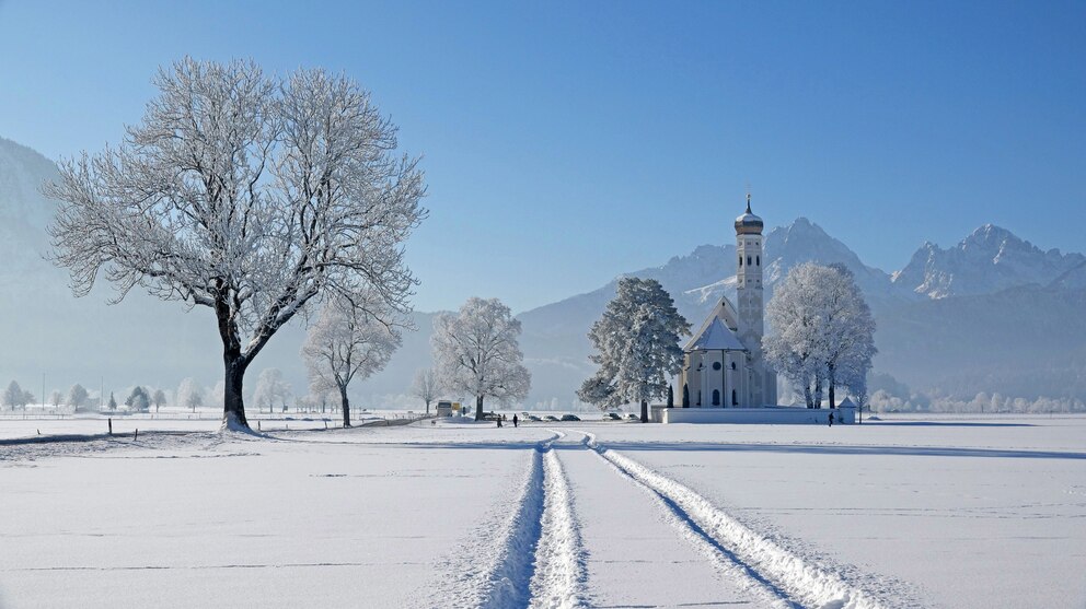 Kirche in allgäuer Gemeinde Schwangau