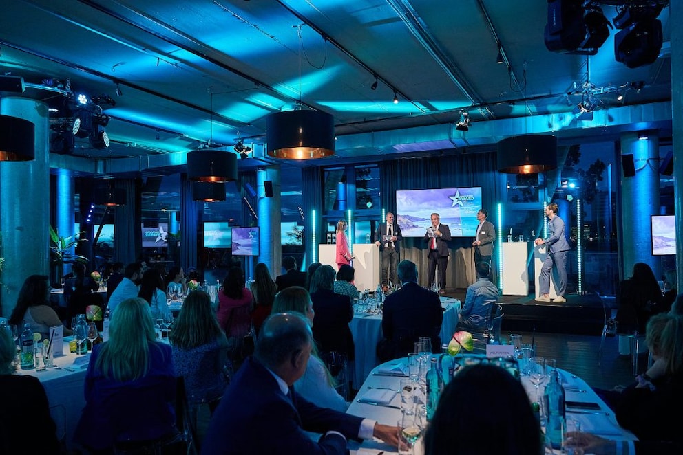 Spain receives the TRAVELBOOK AWARD as the best beach travel destination