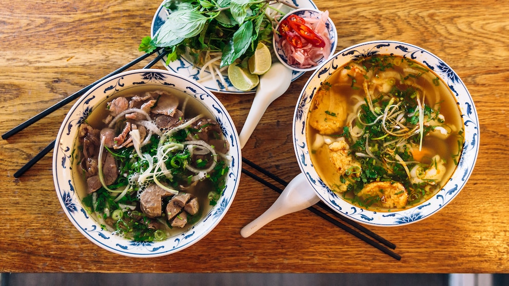 Die Pho ist eine traditionelle vietnamesische Suppe – die voller gesunder Zutaten ist