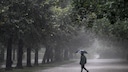 Regenreichste Städte Deutschlands – Person mit Regenschirm